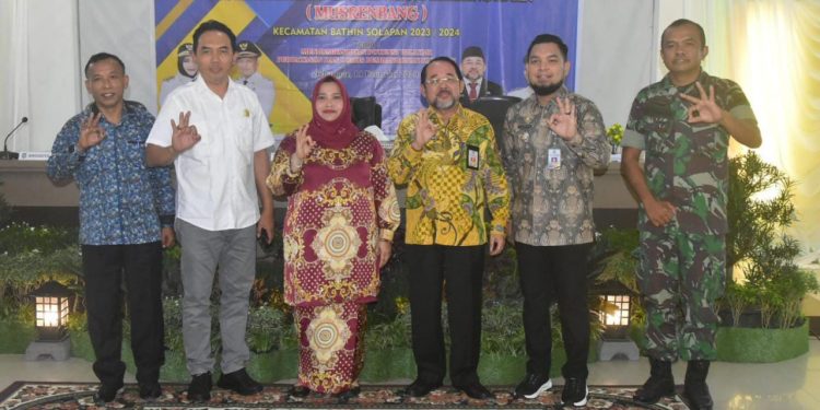 Buka Musrenbang Bathin Solapan, Peningkatkan Kantor Camat dan Jalan Masih Dilanjutkan