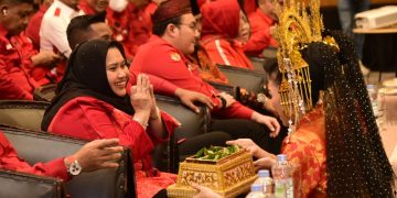 Hadiri Pelantikan DPD BMI Riau, Bupati Kasmarni Ucapkan Selamat