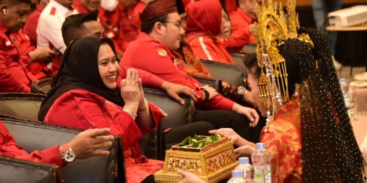 Hadiri Pelantikan DPD BMI Riau, Bupati Kasmarni Ucapkan Selamat