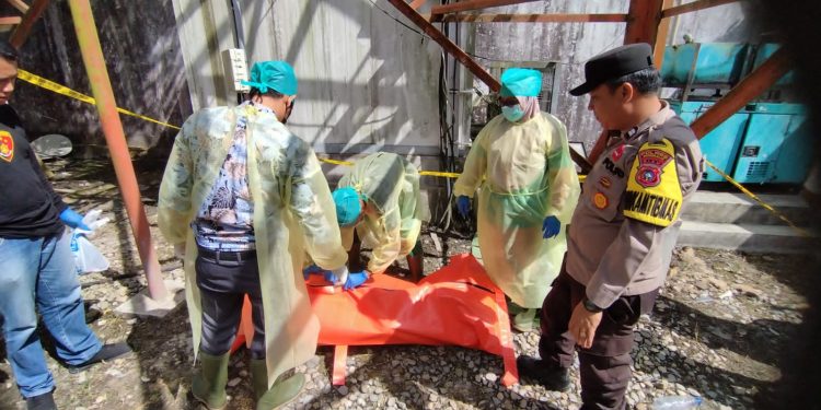 Sesosok Mayat Ditemukan  Meninggal Dalam Area Pagar Tower XL Duri