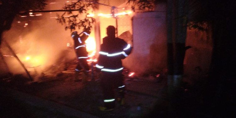 Diamuk Sijago Merah, Rumah Petak di Jalan Beringin Pematang Pudu Ludes Terbakar