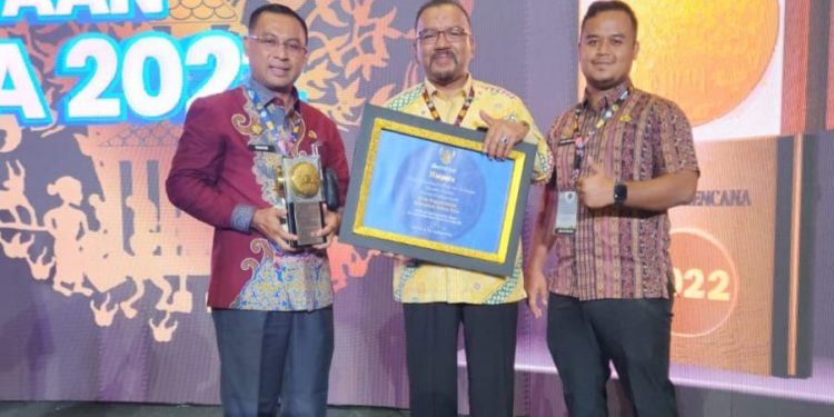 Bupati Rohil Terima Sertifikat Adipura 2022