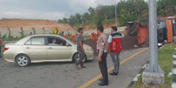 Truk Terguling di Pintu Tol Pekanbaru-Dumai, Arus Pintu Keluar Dialihkan
