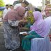 Safari Ramadhan di Senggoro, Bupati Kasmarni Serahkan Bantuan