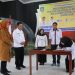 Gubernur Ansar Serahkan Surat Perjanjian Kontrak Guru Non- ASN SMAN, SMKN dan SLBN di Kabupaten Lingga