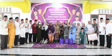 Bupati Kasmarni Buka Puasa di Masjid Al Ubudiyah Pinggir, Warga Setempat Merasa Senang