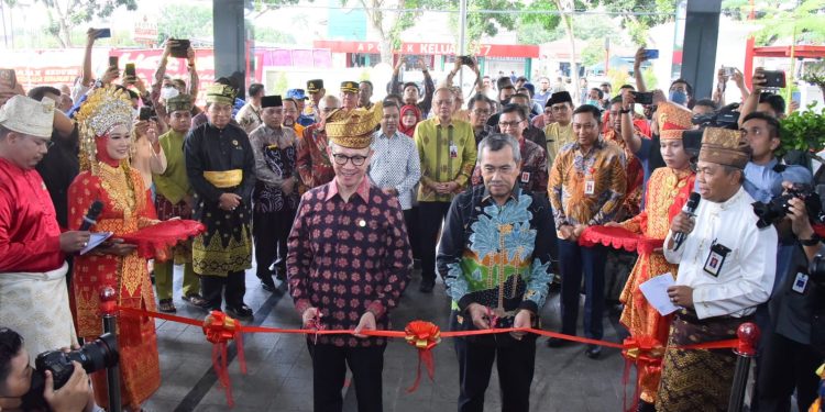 Hadiri Peresmian Gedung Kantor OJK, Bupati Harapkan Semakin Sinergi Dengan Daerah