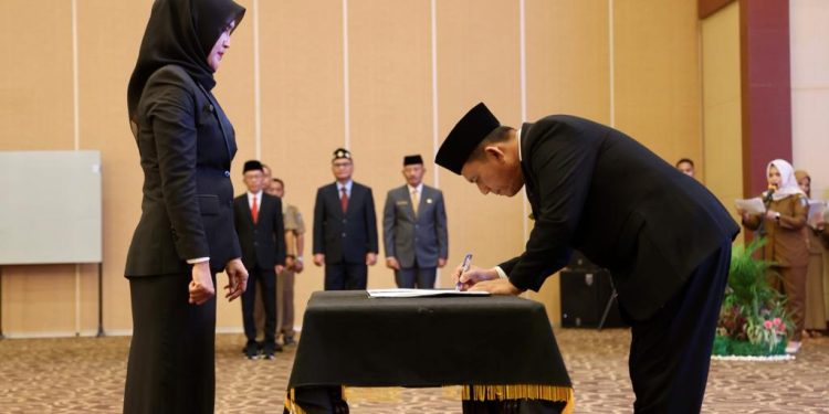 Gubernur Ansar Lantik 135 Pejabat Eselon II, III & IV di Lingkungan Pemprov Kepri