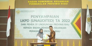Bupati Rohil Serahkan LKPD Unaudited ke BPK Riau