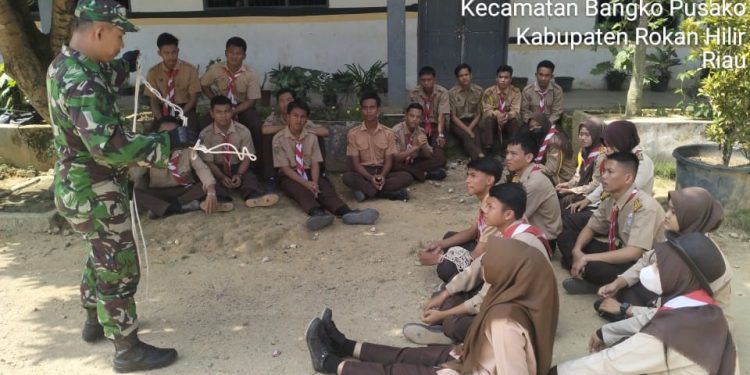Babinsa 0321-05 / RM Laksanakan Pembinaan Saka Wira Kartika di SMK Nusantara Bangkosempurna