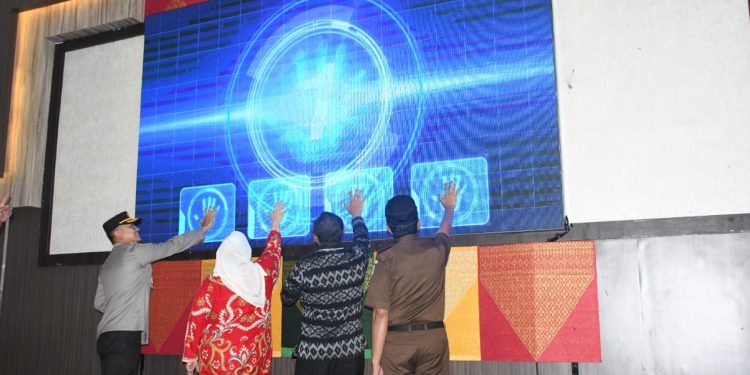 Tingkatkan Efektivitas Pengelolaan Arsip, Bupati Kasmarni Luncurkan Aplikasi Srikandi