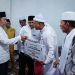 Kunker di Panipahan Rohil, Gubernur Riau Syamsuar Salurkan Bantuan Masyarakat