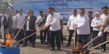 Wagubri Edy Nasution Dampingi Mendag RI Musnahkan 730 Bal Barang Bekas Impor