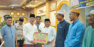 Safari Ramadhan Perdana di Masjid Agung Al-ikhlas, , Bupati Rohil Serahkan Bantuan 25 Masjid/ Musala