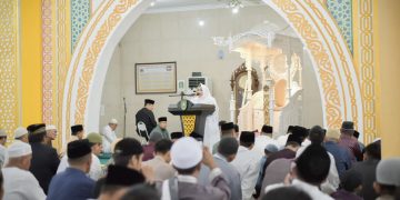 Bupati Kasmarni Shalat Ied Bersama Warga di Masjid Besar Arafah Duri