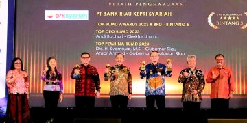 Gubernur Ansar kembali terima Penghargaan TOP BUMD Awards