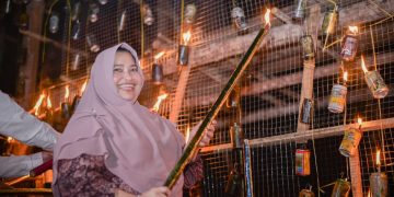 Buka Festival Lampu Colok di Negeri Junjungan, Bupati Kasmarni Ajak Masyarakat Abadikan Setiap Miniatur