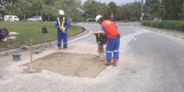 Demi Kelancaran Berkendara dan Keselamatan Warga, PHR Perbaiki Jalan Berlubang di Rumbai