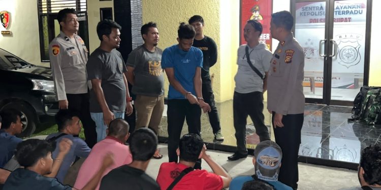 Tempuh Perjalanan Gelap Dari Malaysia, Puluhan PMI Diamankan Polisi