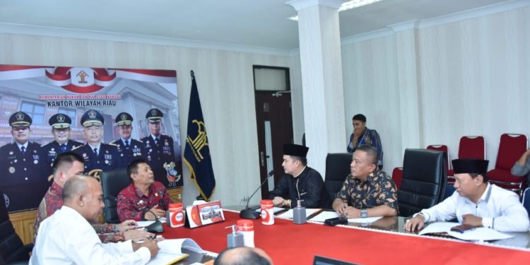 Bahas Prolegda, Bapemperda DPRD Bengkalis Temui Kanwil Kemenkumham Riau