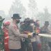 Kapolda Riau Turun Gunung Lakukan Pemadaman Karhutla di Perbatasan Dumai dan Bengkalis