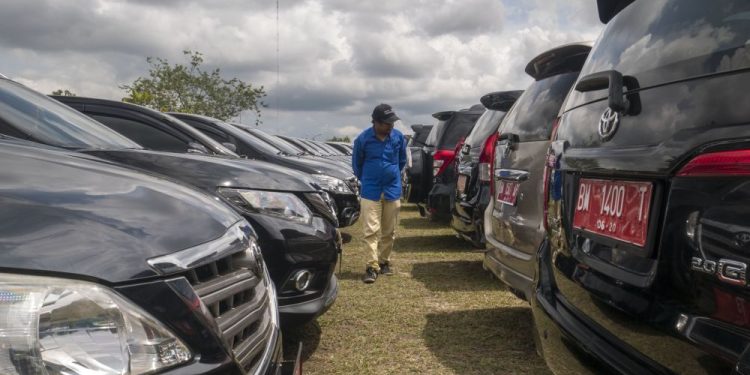 Selama Cuti Lebaran, Mobil Dinas Pemprov Riau Dikandangkan