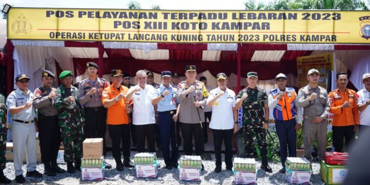 Tinjau Pos Perbatasan Riau-Sumbar, Gubri Fokus Penanganan Longsor