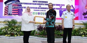 Sukses Tertibkan Aset, Bupati Kasmarni Terima Apresiasi dari KPK