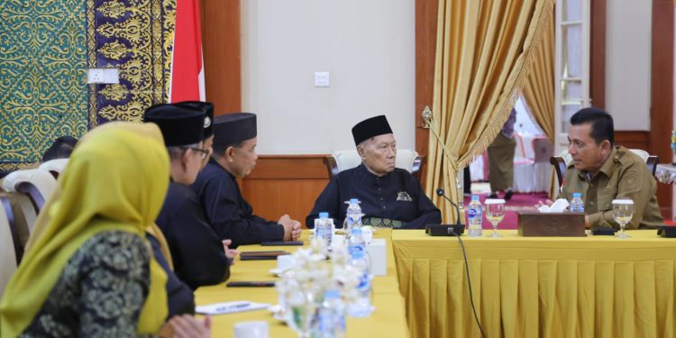 Gubernur Ansar Berdiskusi Dengan Jajaran Pengurus LAM Kepri