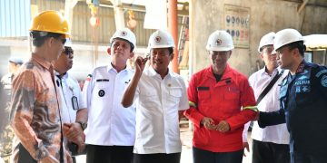 Gubernur Ansar Dampingi Menteri KKP Tinjau Pembangunan 2 Kapal Pengawas Perikanan di Tanjung Uncang