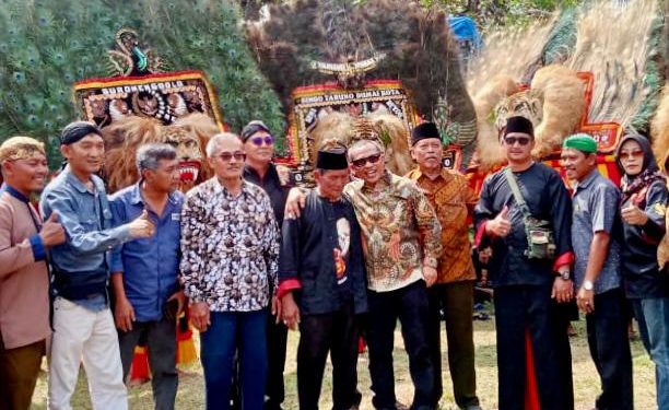 Demi Lestarikan Seni Budaya Reog Keluarga Mbah Jumani Rela Rogoh Kocek Pribadi, Wabup Santoso Berikan Apresiasi