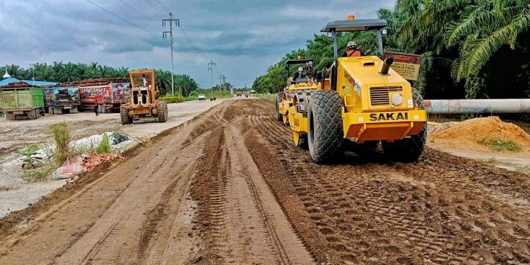 Bantu Masyarakat dan Untuk Kelancaran Operasional, PHR Perbaiki Jalan Rangau Duri