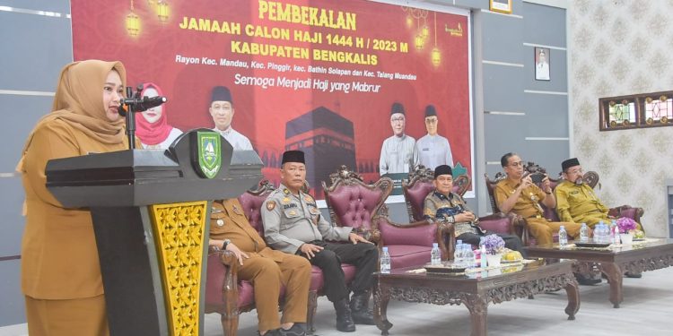 Buka Pembekalan Bagi JCH Kabupaten Bengkalis Rayon Mandau, Bupati Pesankan Jaga Kekompakan