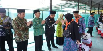Pemprov Riau Lepas Keberangkatan Jemaah Haji Kloter Kedua Asal Kabupaten Kampar