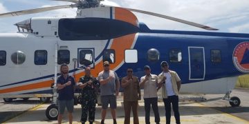 helikopter water bombing jenis Sikorsky bantuan dari BNPB RI.