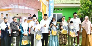 Gubernur Ansar Serahkan Bantuan Bagi Anak Yatim se-Kota Batam