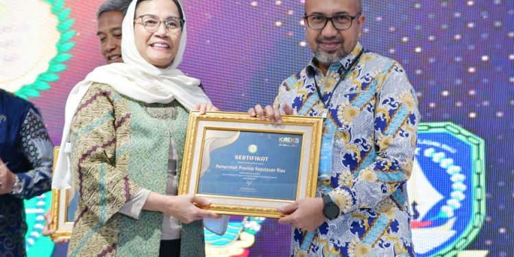 Provinsi Kepri Raih Anugrah Adinata Syariah