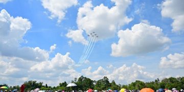 Manuver di Langit Riau, Jupiter Aerobatic Team Pukau Warga Pekanbaru