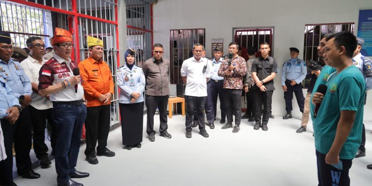 Didampingi Gubernur Kepri, Menkumham RI Kunjungi Warga Binaan Lapas Narkotika Kelas II Tanjungpinang