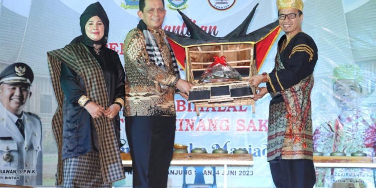 Gubernur Ansar Hadiri Pengukuhan Persatuan Minang Sakato Bintan