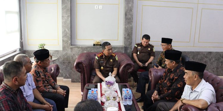 Bahas Peredaran Narkoba, Tokoh Adat Bengkalis Silaturahmi ke Kantor Kejari