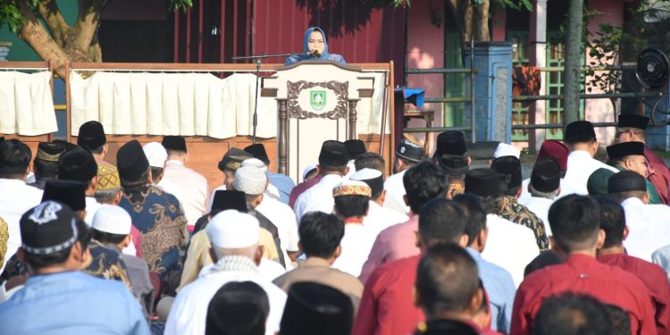 Bupati Kasmarni Shalat Idul Adha di Lapangan Terminal Duri Bestari, Do’akan yang Berkurban Ikhlas dan Diterima Allah