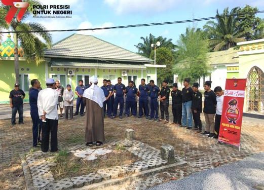 Polsek Siak Kecil bersama LAMR dan LLMB gelar Baksos di Rumah Suluk Babul Maqom