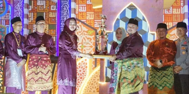 Camat Riki Buka MTQ Tingkat Kelurahan Air Jamban di Masjid Besar Arrafah Duri