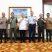 Wakil Ketua DPRD  Riau Hardianto Menjemput Kedatangan Kepala BNPB Letjen TNI Suharyanto