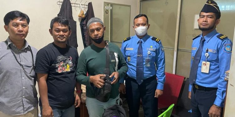 Hendak Kabur ke Batam, Pelaku Perdagangan Migran Ditangkap di Bandara SSQ