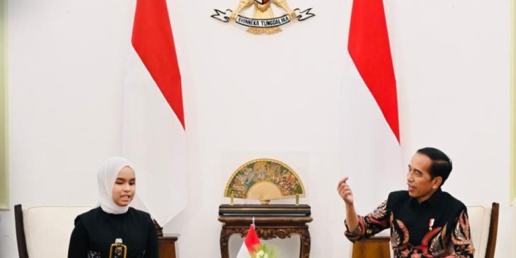 Presiden Jokowi Terima Peraih Golden Buzzer AGT 2023 Putri Ariani