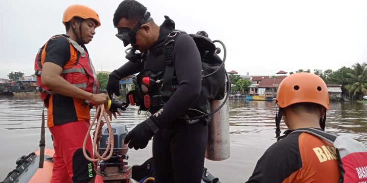 Tim SAR Cari Dua Bocah Terseret Arus Sungai Siak