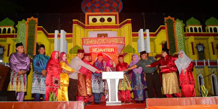 Buka MTQ ke-18 Tingkat Kecamatan Siak Kecil Bupati Kasmarni Harapkan Syiarkan Isi Al-Qur’an