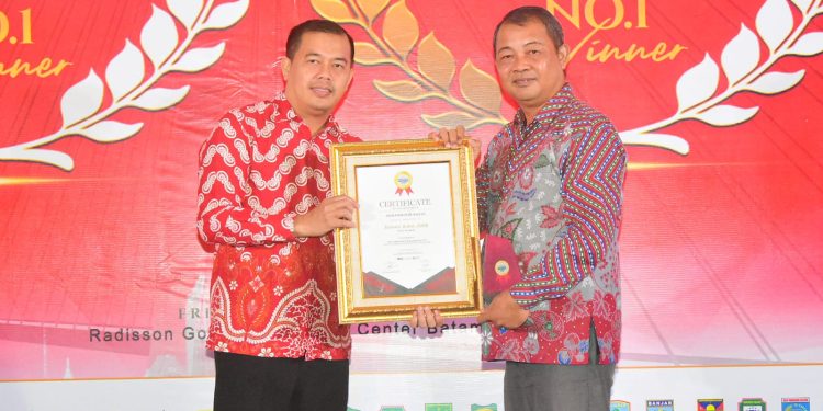 Bupati Bengkalis Terima Penghargaan Indonesia Inspirational Women Award 2023